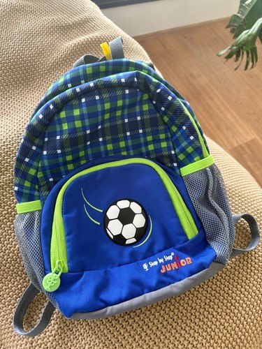 Step junior - by,